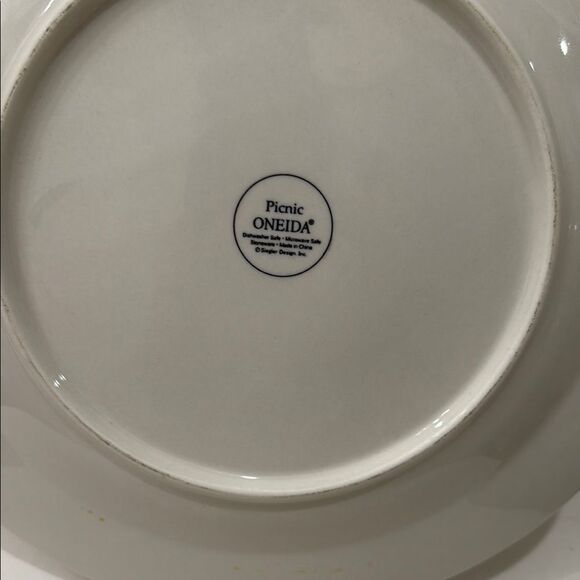 Picnic Oneida White Geometric Dinnerware Serving Platter Plate 12 1/4 In Round - Picture 10 of 10